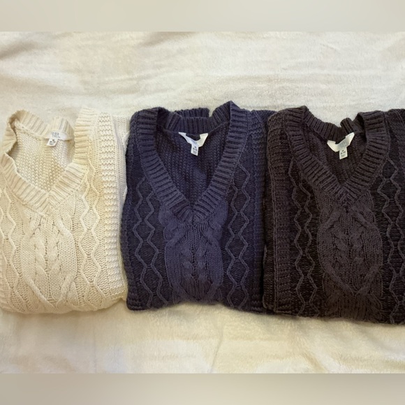 Lot of THREE Time and True V Neck Sweaters Cream Blue and Charcoal NWOT Sz M - Picture 1 of 12